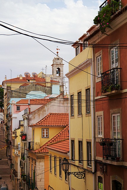 muralismo chileno colores vibrantes en barrio cultural
